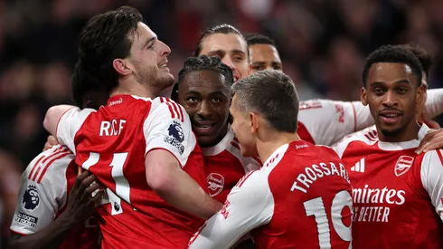 Eze (centro) fez a diferença no clássico entre Arsenal e Tottenham