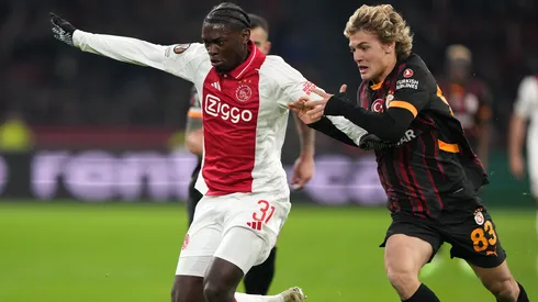 Jorthy Mokio pelo Ajax. (Foto: Alex Bierens de Haan/Getty Images)