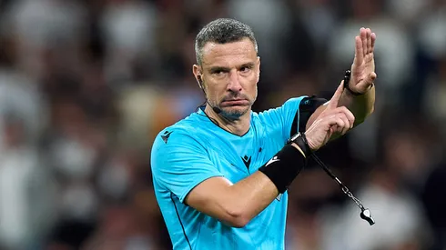 Em Londres, Chelsea e Barcelona duelam pela 5ª rodada da Champions sob apito de Vinčić. (Foto: Angel Martinez/Getty Images)