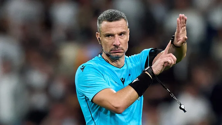 Em Londres, Chelsea e Barcelona duelam pela 5ª rodada da Champions sob apito de Vinčić. (Foto: Angel Martinez/Getty Images)