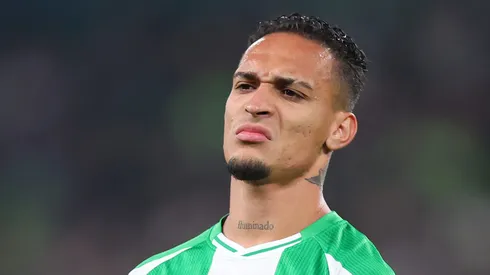 Antony é expulso em jogo do Real Betis. Foto: Fran Santiago/Getty Images