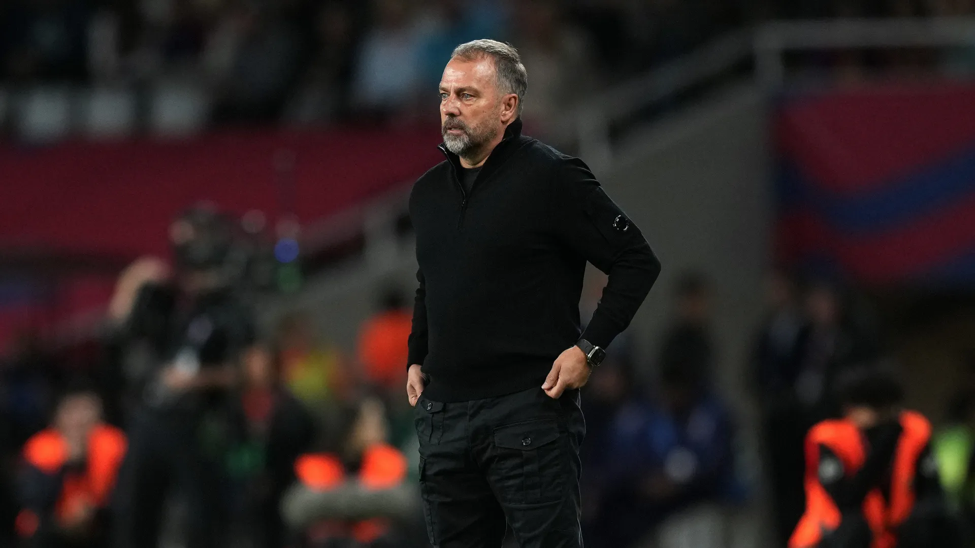 Hansi Flick durante jogo como técnico do Barcelona