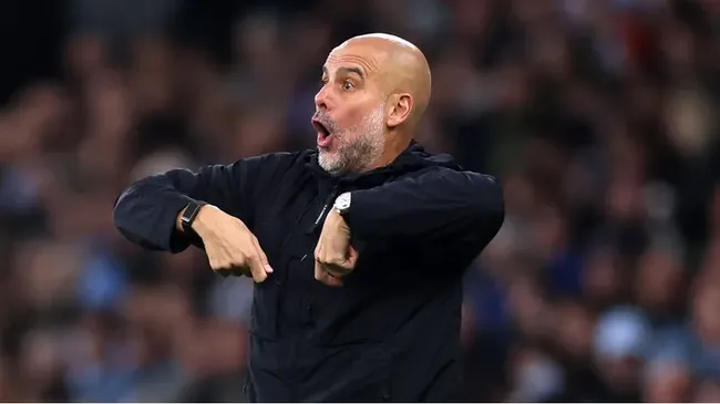 Guardiola em jogo do Manchester City (Photo by Carl Recine/Getty Images)