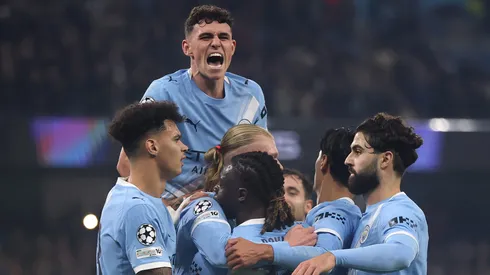 Jogadores do Manchester City na Champions League. Equipe enfrenta o Bayer Leverkusen nesta qunta (25) (Foto: Carl Recine/Getty Images)