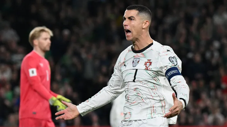 Cristiano Ronaldo reclama durante jogo de Portugal