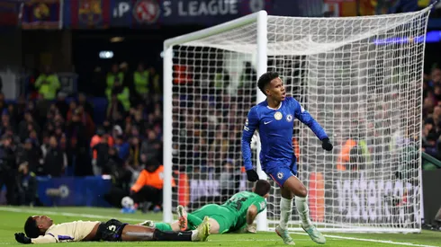 Estêvão comemora gol do Chelsea contra o Barcelona