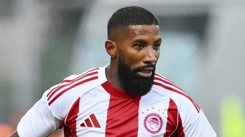 Olympiacos x Real Madrid: Rodinei toma baile de Vini Jr. na Champions. (Photo by Giuseppe Bellini/Getty Images)