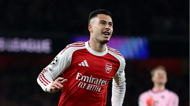 Gabriel Martinelli humilha Neuer em vitória do Arsenal contra o Bayern. (Foto: Richard Heathcote/Getty Images)