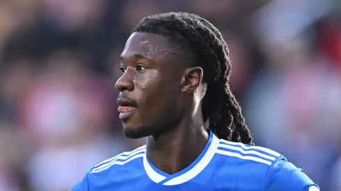 Horas depois de participar do triunfo merengue sobre o Olympiacos, o meio-campista Eduardo Camavinga confirmou à TNT Sports Brasil que apoiará o Flamengo na final da Copa Libertadores diante do Palmeiras, em 29 de novembro, em Lima. (Foto de Denis Doyle/Getty Images)