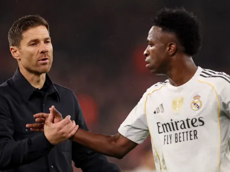 Xabi Alonso faz reunião para entender melhor os jogadores, que aprovam