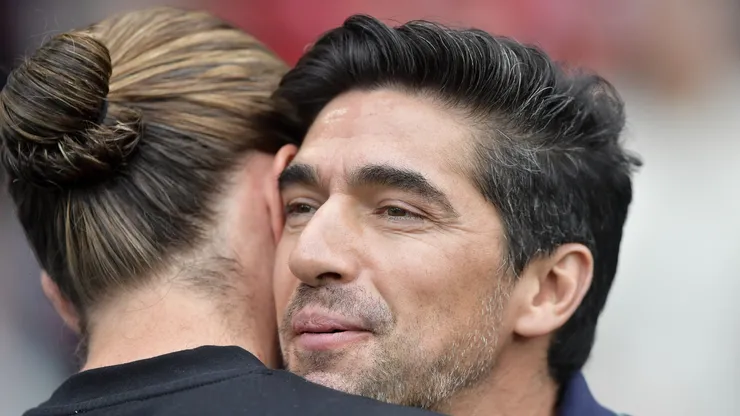 Filipe Luís e Abel Ferreira juntos. (Foto: Thiago Ribeiro/AGIF)