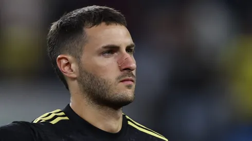 Santiago Giménez pode trocar Milan pela Premier League. Foto: Omar Vega/Getty Images