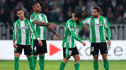 Isco, retornando de lesão, precisa ser substituído após choque com Amrabat. Foto: Fran Santiago/Getty Images