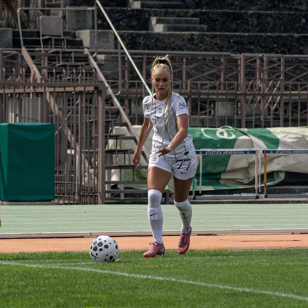 Alisha Lehmann não tem sido convocada com sequência para a seleção da Suíça - Foto: Reprodução/FC Como