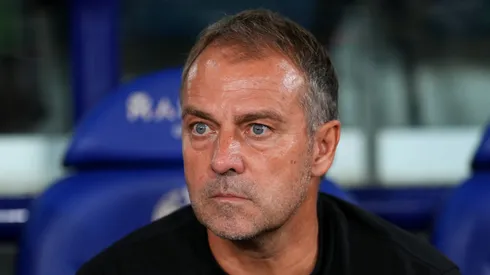 Hansi Flick solicita reforços de última hora ao Barcelona. Foto: Alex Caparros/Getty Images