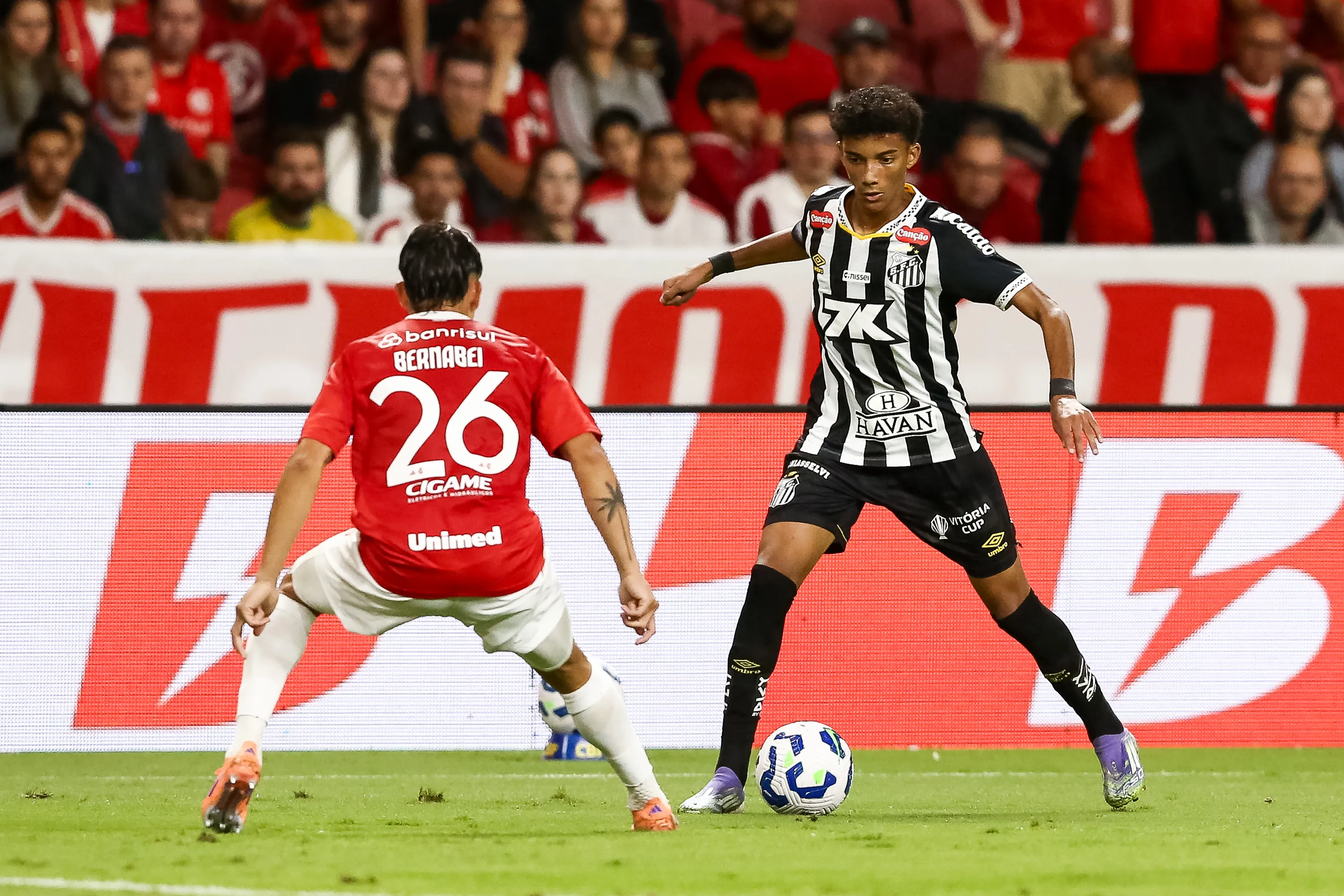 Robinho Jr em ação pelo Santos. Foto: Pedro H. Tesch/Getty Images