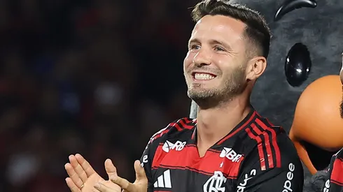 Saúl Ñíguez pode se igualar a Pablo Marí com as conquistas do Brasileirão e Copa Libertadores no Flamengo, e entrar em lista dos jogadores que nasceram na Europa e que conquistaram a Libertadores (Foto: Wagner Meier/Getty Images)