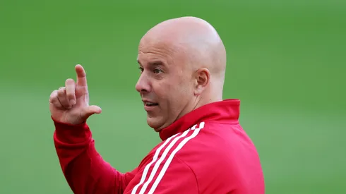 Arne Slot está na corda bamba por conta da má fase do Liverpool (Foto: Stu Forster/Getty Images)