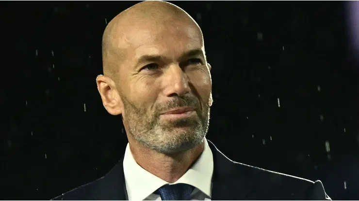 Zidane está interessado em assumir o Liverpool; Clube vai manter Slot. (Foto: Loic Venance - Pool/Getty Images)