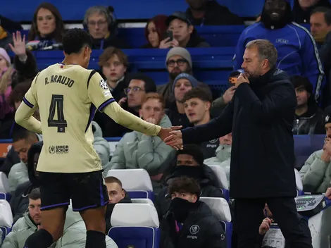 Hansi Flick explica ausência de Ronald Araújo em jogo do Barcelona
