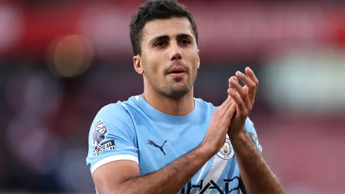 Rodri aplaude a torcida após um jogo do Manchester City. Foto: Justin Setterfield/Getty Images