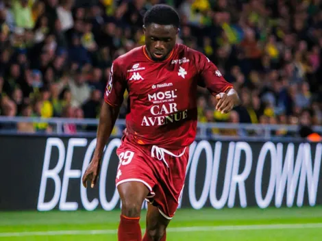 Bizarro! Jogador vira reserva e se recusa a aquecer com os colegas; assista