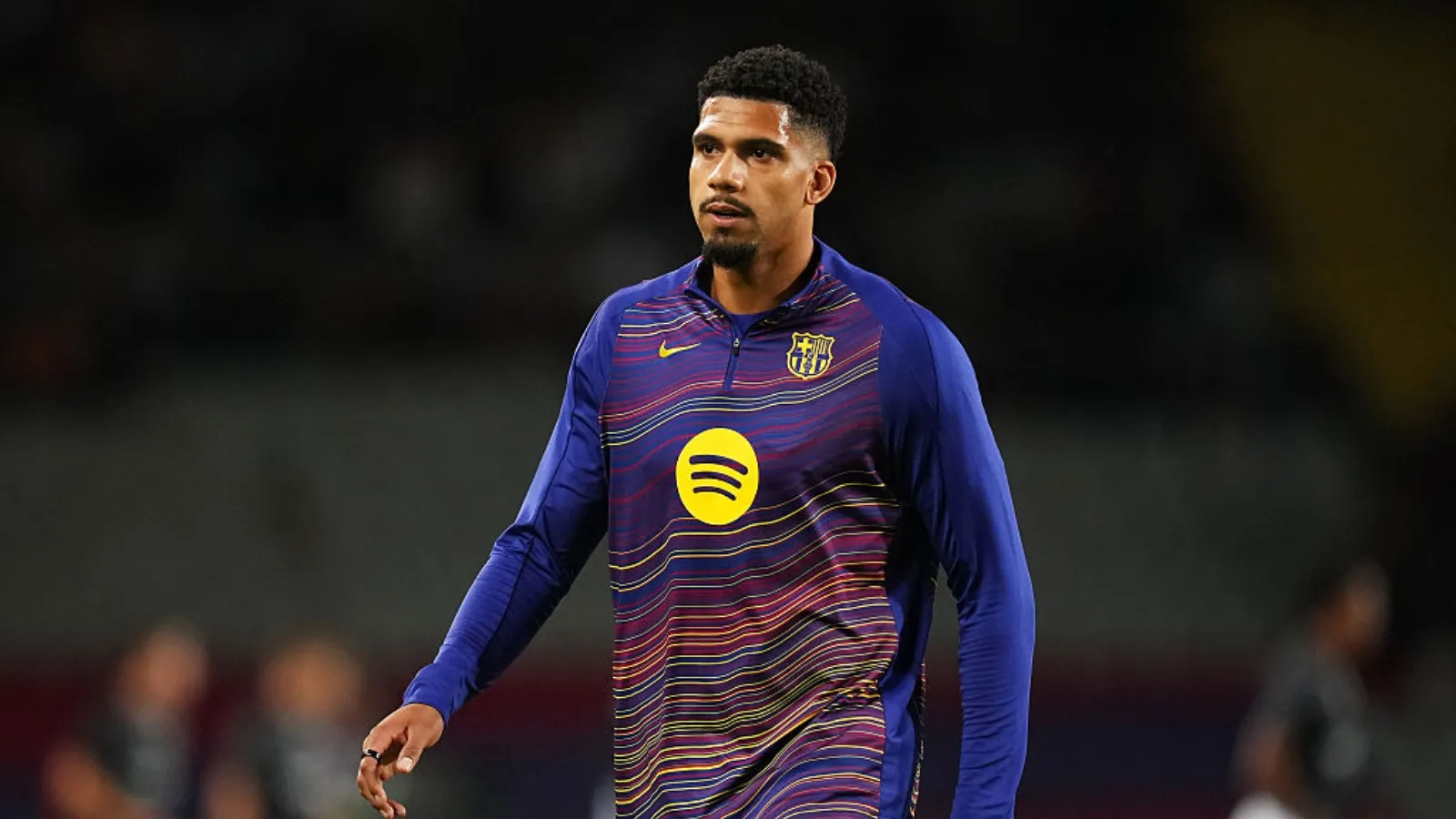 Barcelona pode solicitar retorno de Ronald Araújo às pressas (Foto: Alex Caparros/Getty Images)