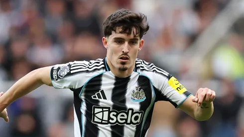 Arsenal e Manchester United disputam a contratação de Tino Livramento, do Newcastle. (Photo by Matt McNulty/Getty Images)