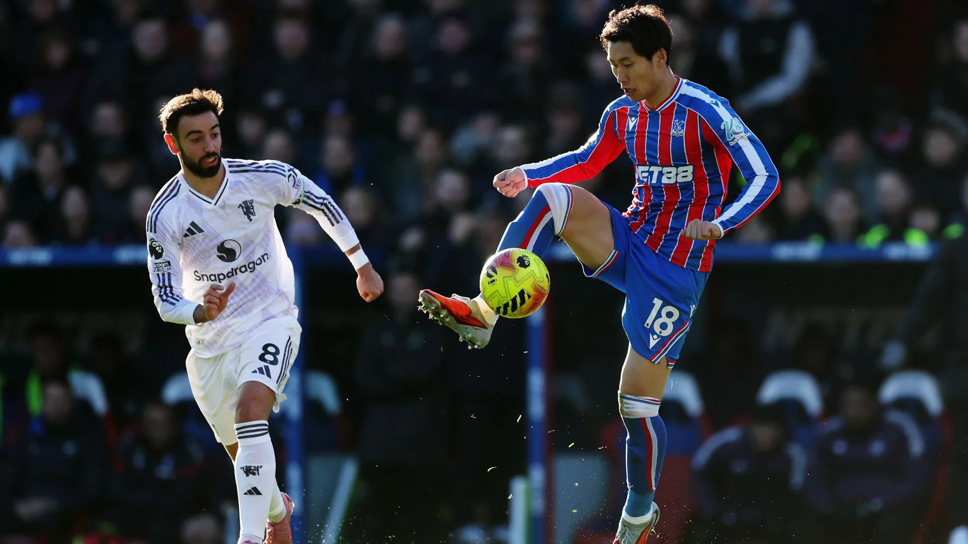 Bruno Fernandes (à esquerda) participou do jogo entre Crystal Palace e Manchester United (foto: Julian Finney/Getty Images)