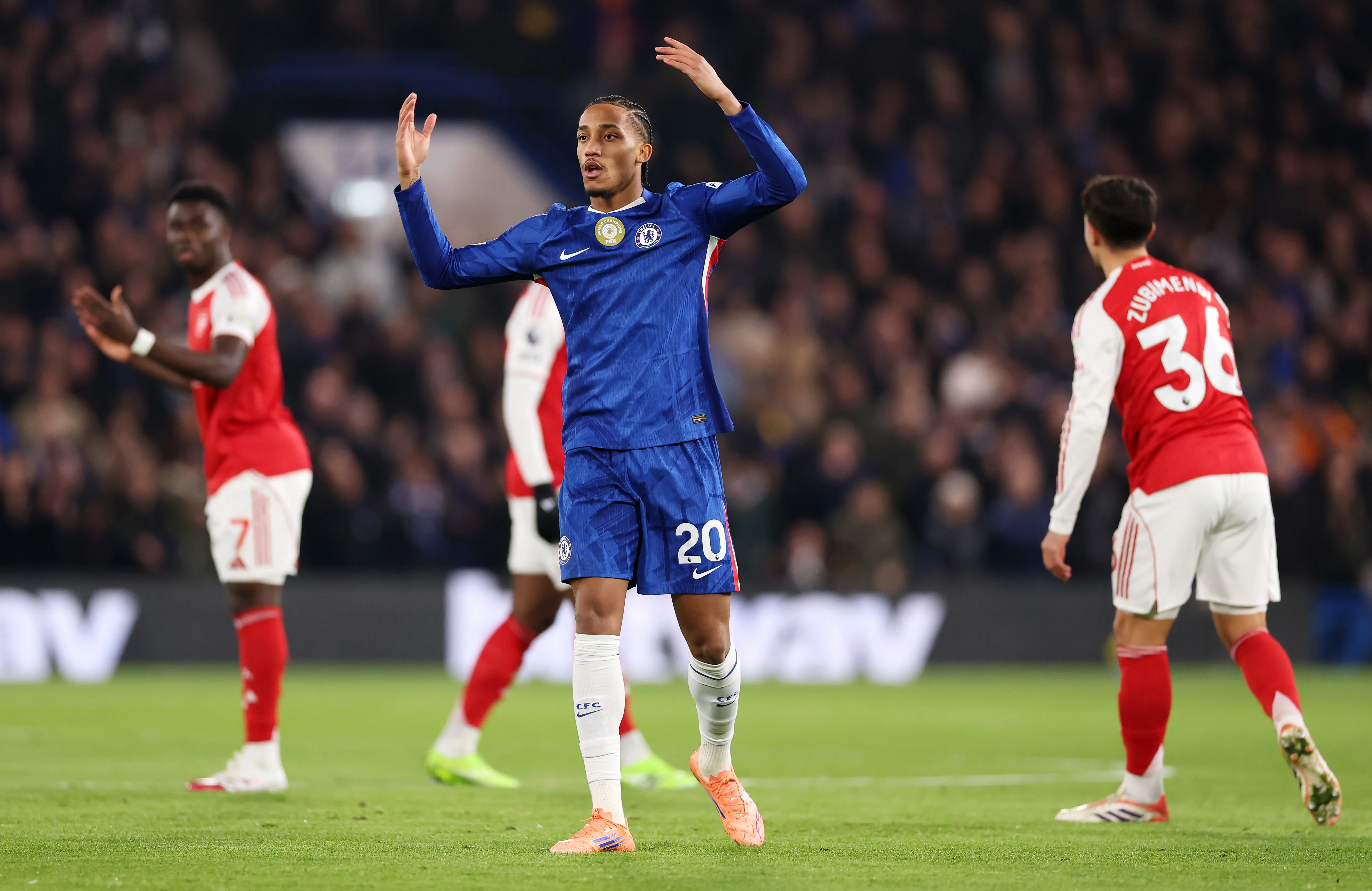 João Pedro contra o Arsenal. Foto: Ryan Pierse/Getty Images