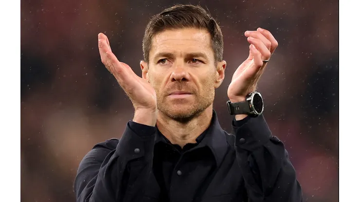 Xabi Alonso, técnico do Real Madrid, aplaude durante partida da equipe. (Photo by Carl Recine/Getty Images)