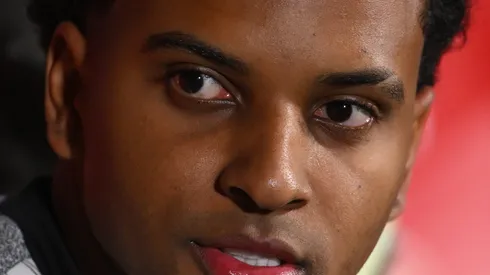 Rodrygo vive a pior seca de gols da carreira no Real Madrid: 30 partidas oficiais sem marcar, igualando o recorde negativo de Mariano Díaz. (Foto: David Ramos/Getty Images)