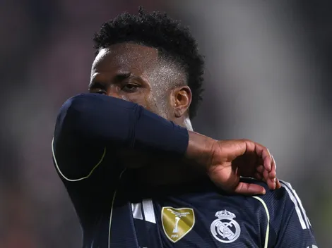 Vinicius Júnior faz gesto com a mão e provoca torcida do Girona