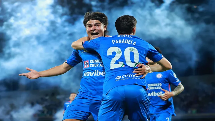 Jogadores do Cruz Azul, adversário do Flamengo na Copa Intercontinental, comemoram gol pelo Campeonato Mexicano - Hector Vivas/Getty Images