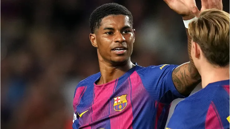 Rashford em campo com o Barcelona. Jogador quer permanecer no clube espanhol, mas a diretoria catalã ainda não resolveu (Foto: Alex Caparros/Getty Images)