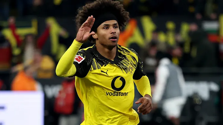 Adeyemi em campo com o Borussia Dortmund. Foto: Lars Baron/Getty Images