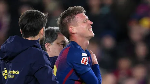 Barcelona liga alerta após Dani Olmo deslocar ombro pela segunda vez na carreira. (Photo by David Ramos/Getty Images)