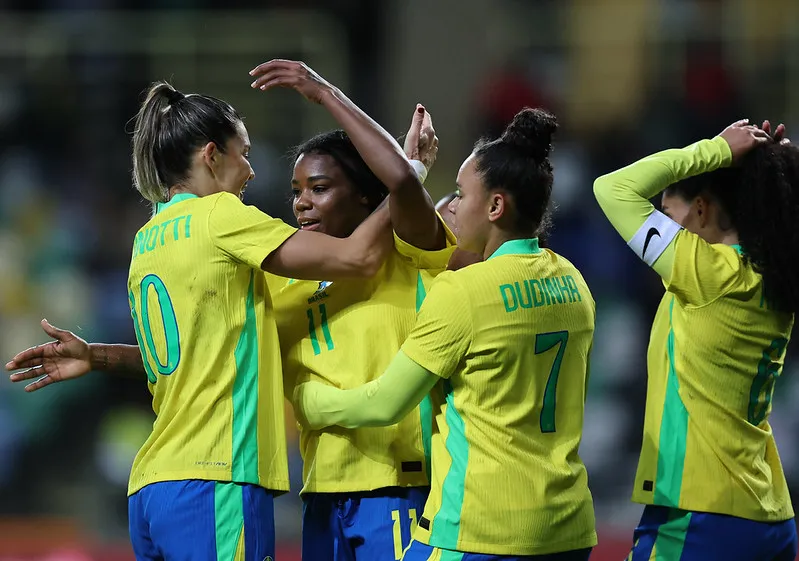 O Brasil encerrou a temporada sendo campeão da Copa América Feminina e tendo vencido gigantes do futebol feminino com EUA e Inglaterra – Foto:
