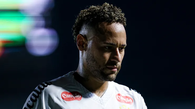 Neymar em jogo do Santos. (Foto: Ricardo MoreiraGetty Images)