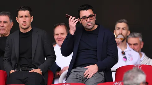 Deco (à direita) jogou no Barcelona e hoje atua como dirigente