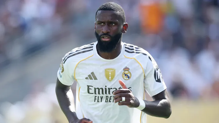 Antonio Rüdiger em jogo do Real Madrid. (Foto: Alex Grimm/Getty Images)