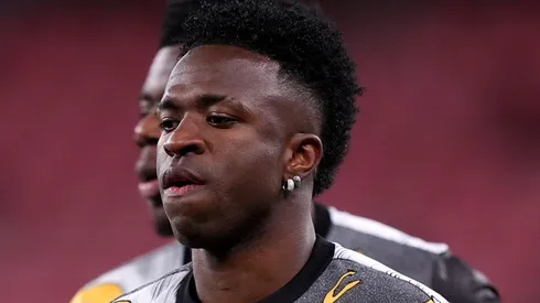 Vini Jr é criticado pela torcida do Real Madrid após provocar adversários. (Foto: Juan Manuel Serrano Arce/Getty Images)