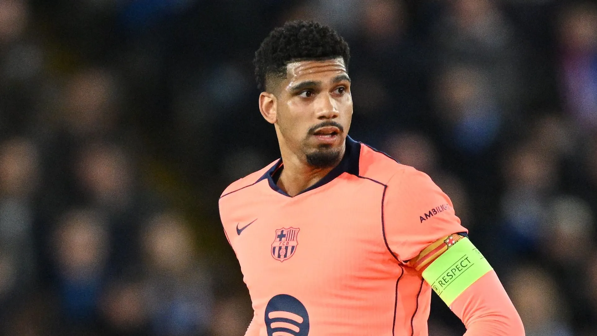 Ronald Araújo em ação pelo Barcelona