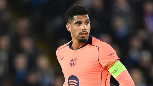 Barcelona descarta venda de Ronald Araújo após zagueiro pedir afastamento . (Photo by Stuart Franklin/Getty Images)
