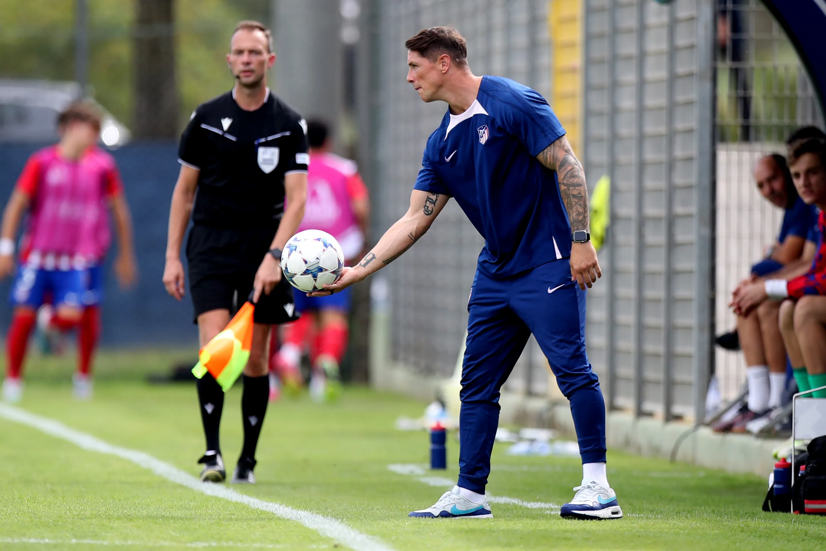 Fernando Torres como treinador da base do Atlético. (Foto: Paolo Bruno/Getty Images)