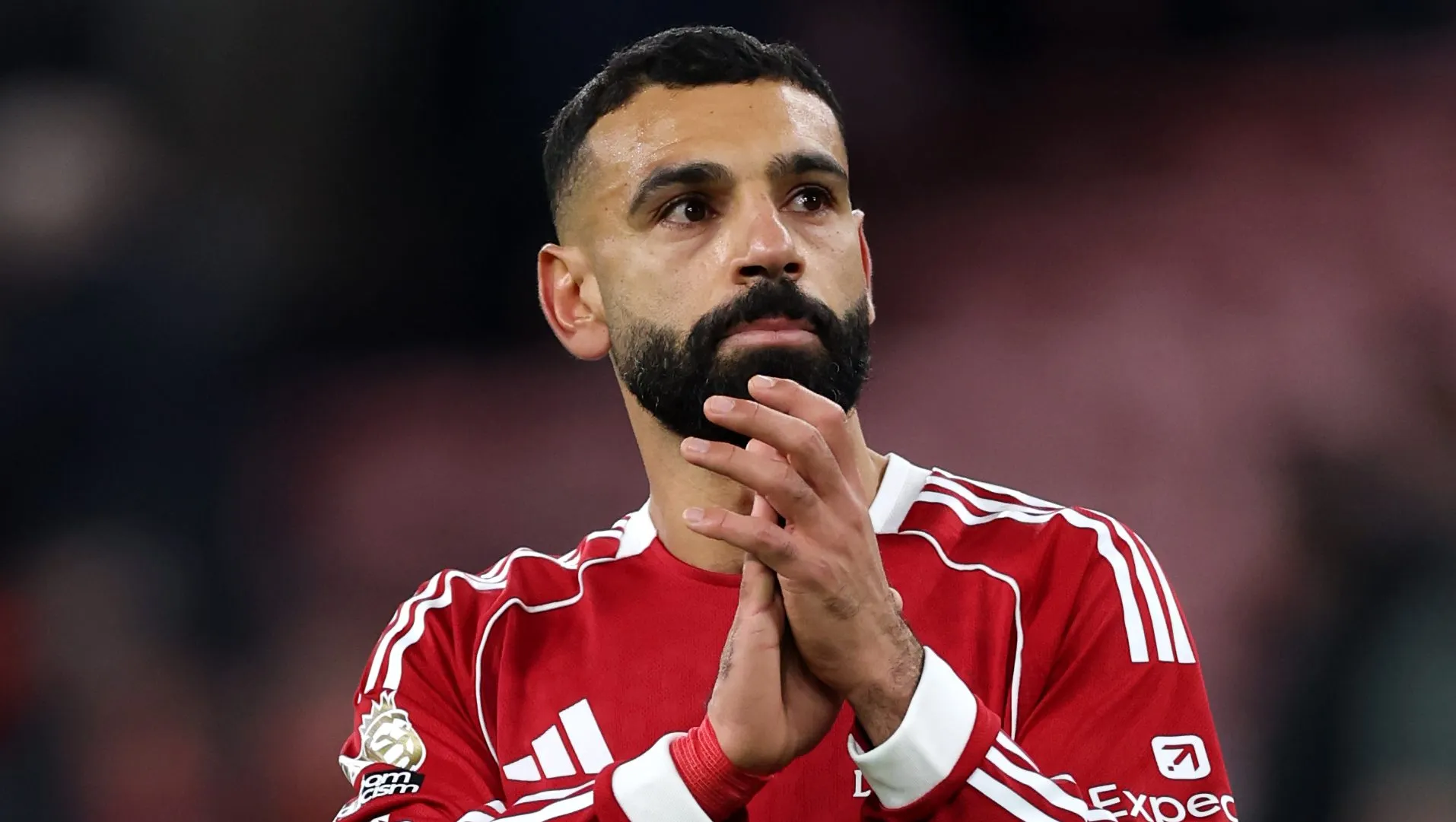 Salah aplaude após vitória do Liverpool. (Photo by Justin Setterfield/Getty Images)