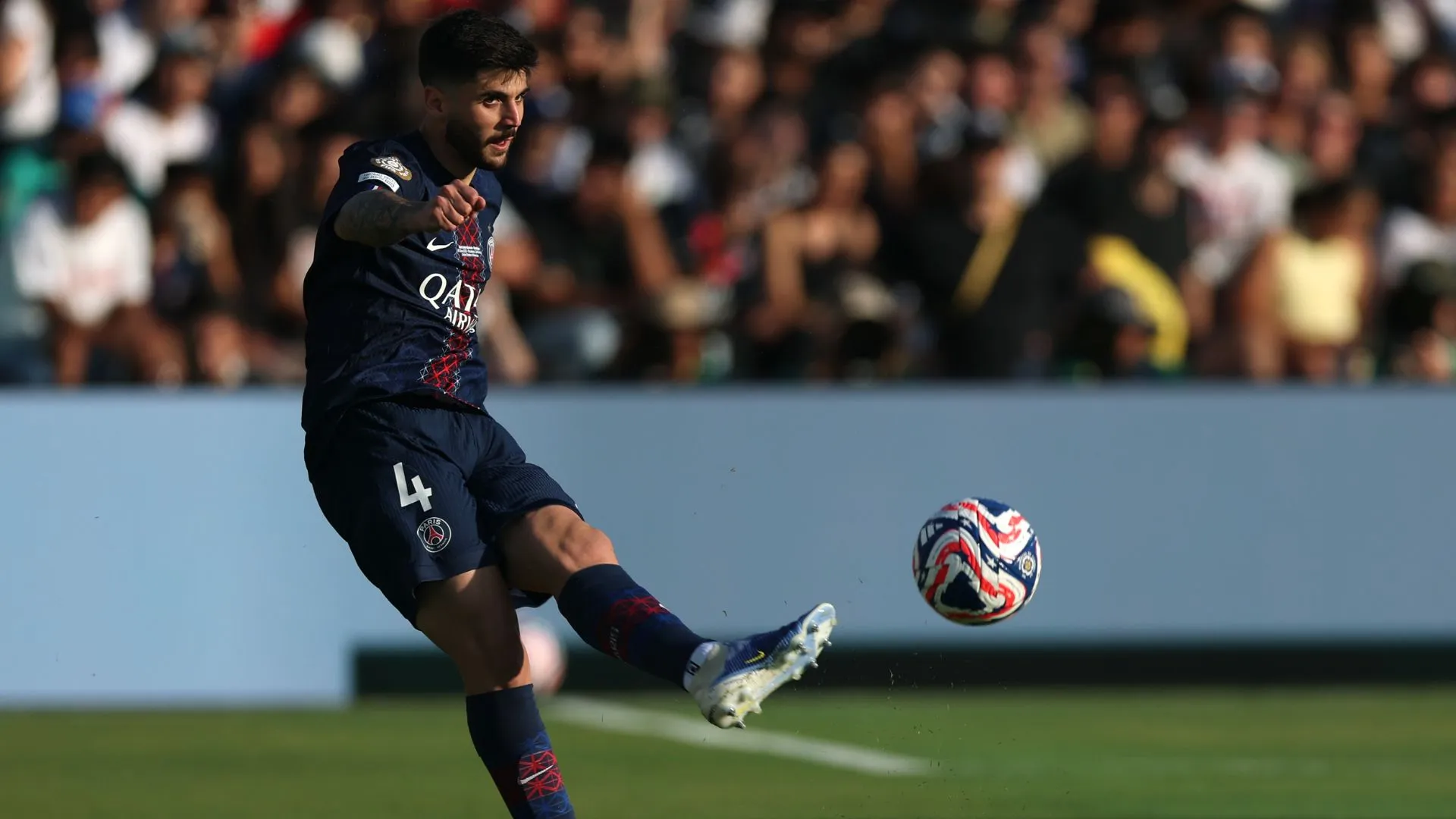 Clube turco demonstra forte interesse em Beraldo, do PSG, para reforçar elenco por empréstimo. (foto: Harry How/Getty Images)