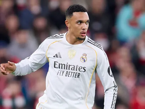 Arnold sofre lesão muscular no reto femoral da coxa esquerda