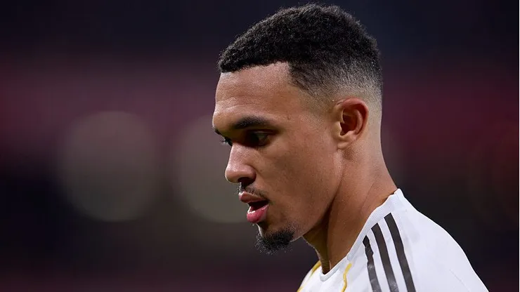 Trent Alexander-Arnold do Real Madrid, foi muito criticado pela imprensa espanhola após sua lesão (Foto: Ion Alcoba Beitia/Getty Images)