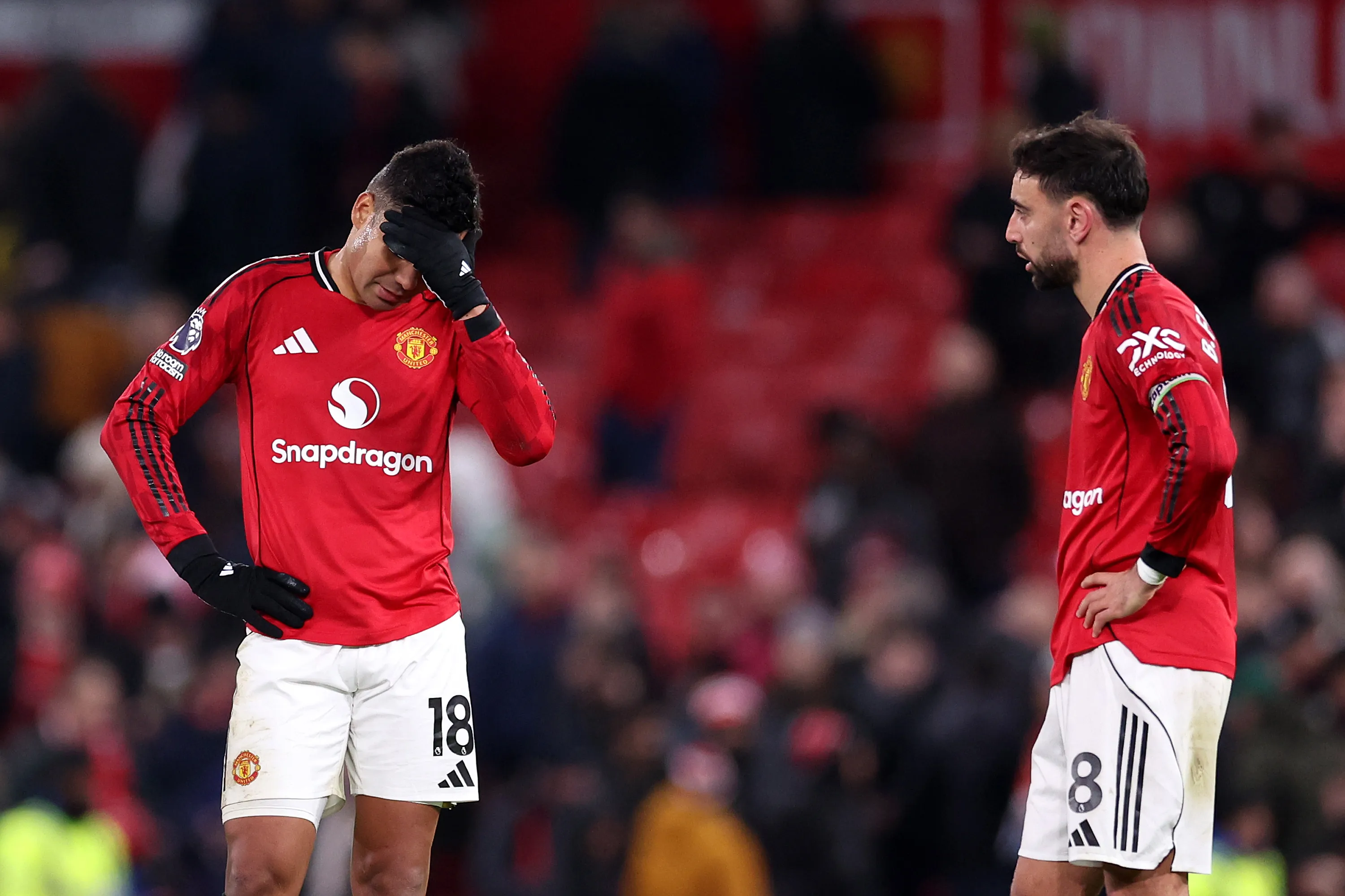 Casemiro e Bruno Fernandes em Manchester United x West Ham. (Foto: Alex Livesey/Getty Images)